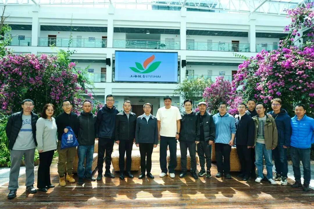 范志毅赴青海参加格萨尔王杯青少年赛,与当地签约培养人才